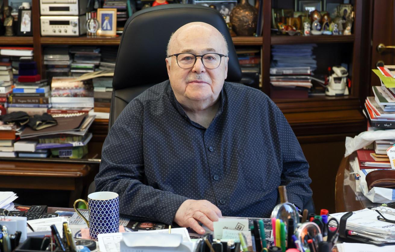 Александр Калягин работает над новой книгой о жизни и творчестве