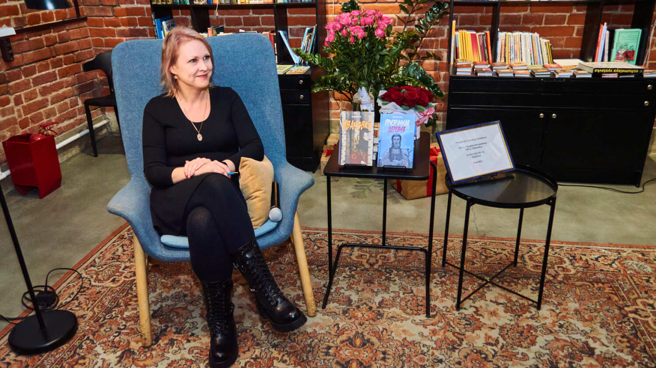 Презентацию двух книг хабаровской писательницы провели в «Простой неформальности»