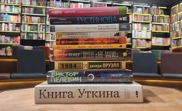 "Что читает Москва?": "Последнее дело майора Чистова", "Восьмой свидетель", "Тени южной ночи"