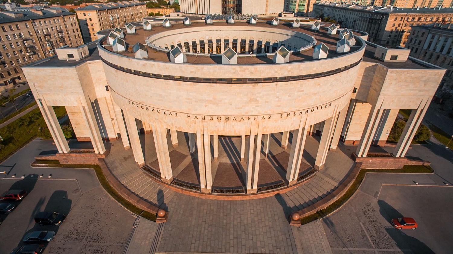 В РНБ пройдет концерт-читка по книге "Я трогаю войну руками" волонтера военного госпиталя