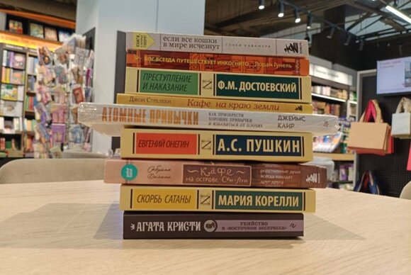 "Что читает Москва?": фундаментальные тексты и "большое чтение"